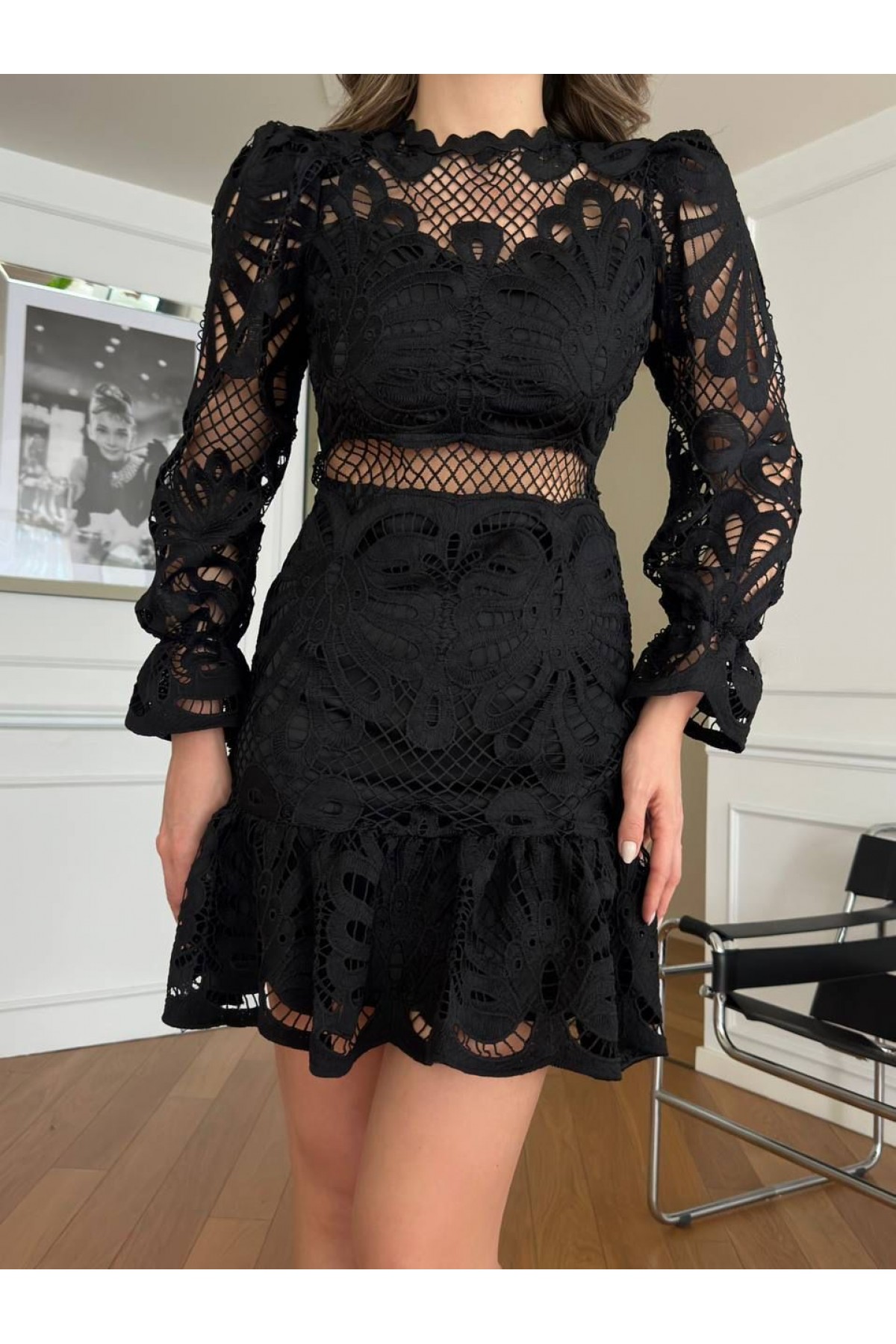 Tasarım Güpürlü Mini Elbise-Siyah